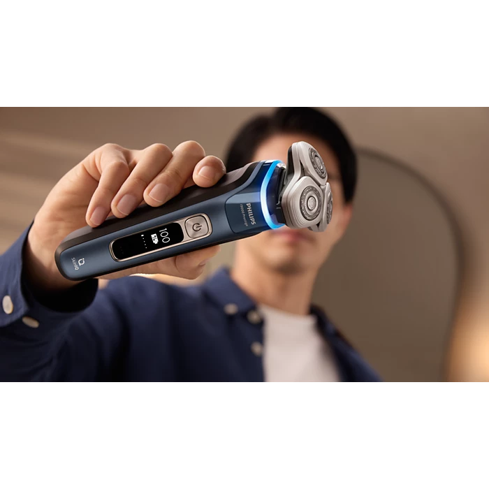 Philips Series 9000 Electric Shaver Wet/Dry Clean/Charge