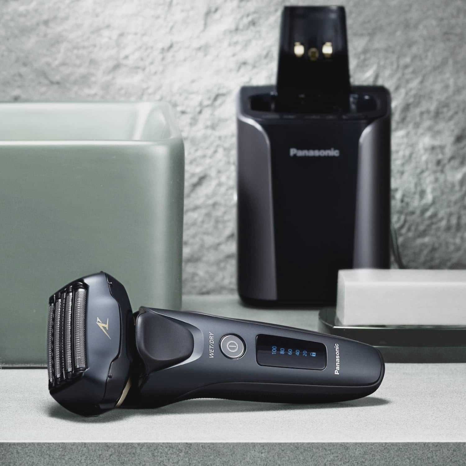 Panasonic   Arc5 Blade Wet/Dry Electric Shaver with cleaning unit ESLV97